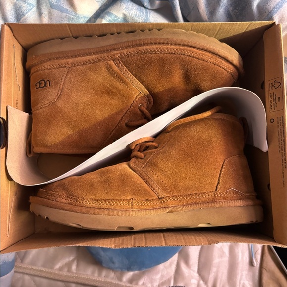 UGG women’s neumel leather shoes size 6! - Picture 3 of 4